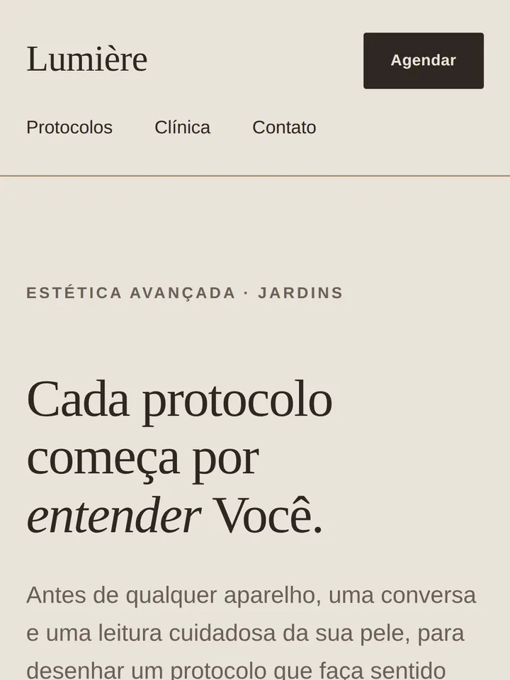 A mesma página no telemóvel, com o botão de agendar à vista sem rolar.